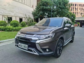 19年5月三菱欧蓝德2.4  7座四驱SUV 